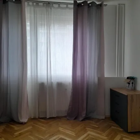 Apartament The White