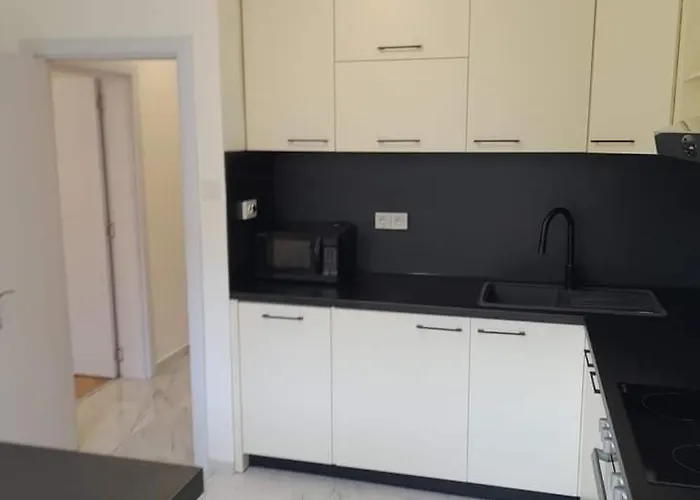 The White Daire Sofya